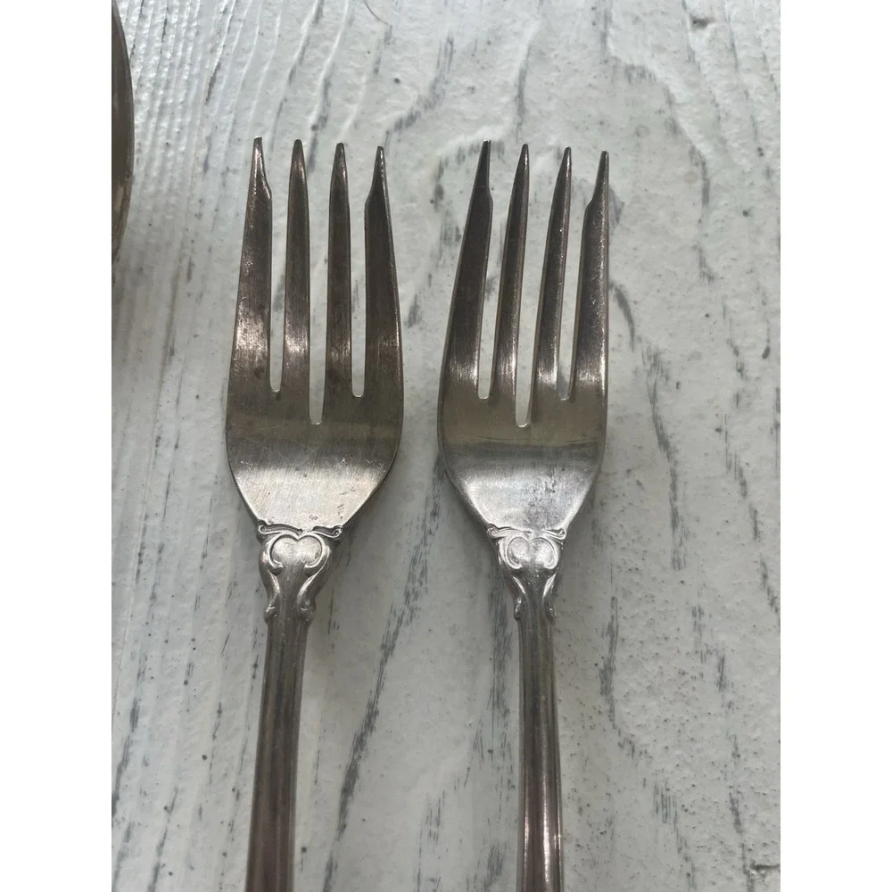 Holmes Edwards SILVER FASHION  Silver Plate Serving Spoons/Dessert Forks‎